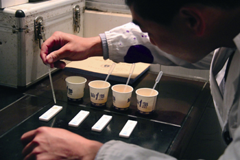 尿液分析仪标本的收集与保存