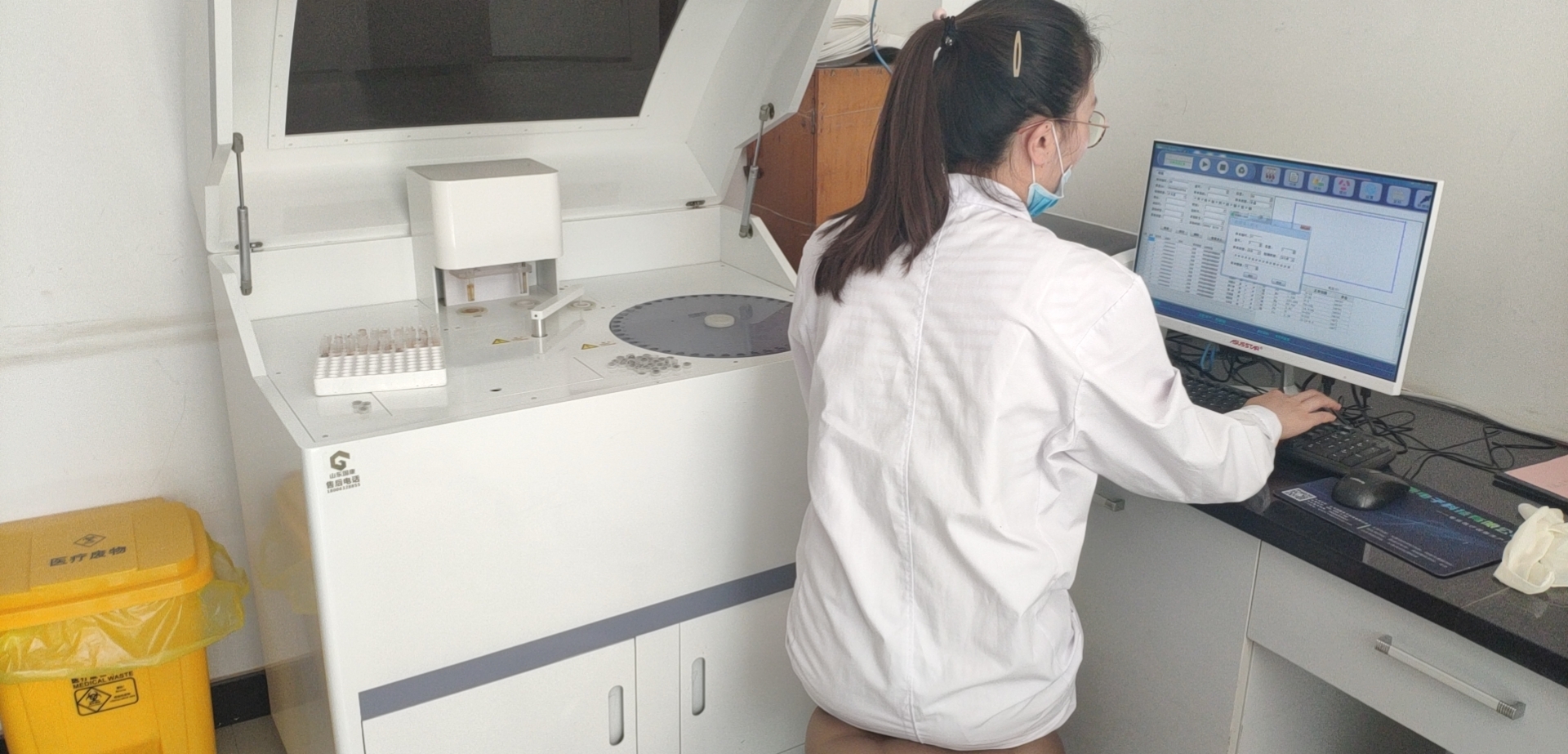 8.16山东国康推出的全自动微量元素分析仪在甘肃兰州安宁妇幼保健院安装啦